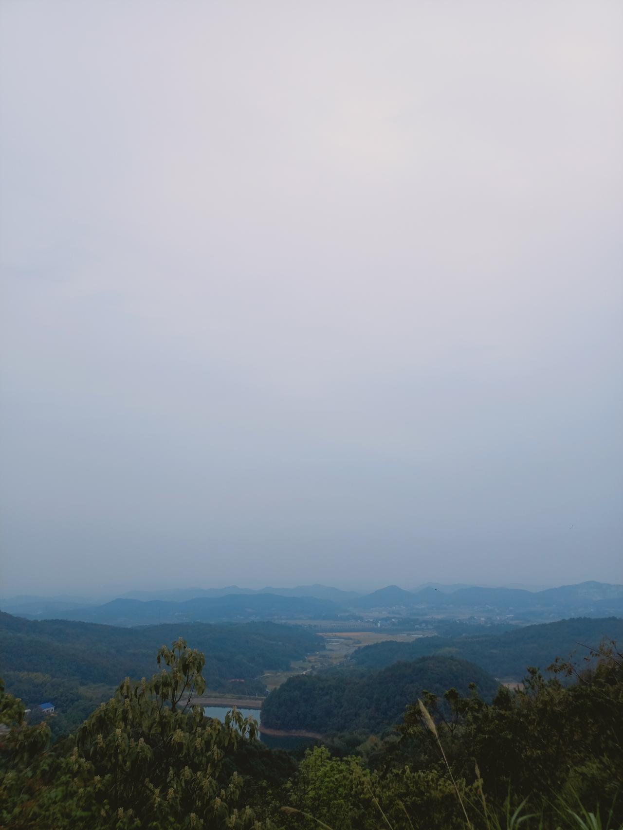 吉利星瑞 今天去爬坡了，动力足确实爽的一批当晚回来立马准备给心爱的小马换一身马甲另外想问车友们两个问题:1.车开久了期间