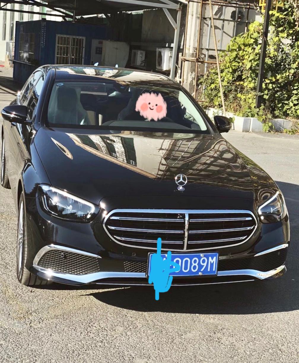 奔驰E级 2021款E300L 时尚 提车优惠1万，加保养礼包➕柏林之声 55了1万公里，现在过坑洼路悬挂咯吱咯吱响，副