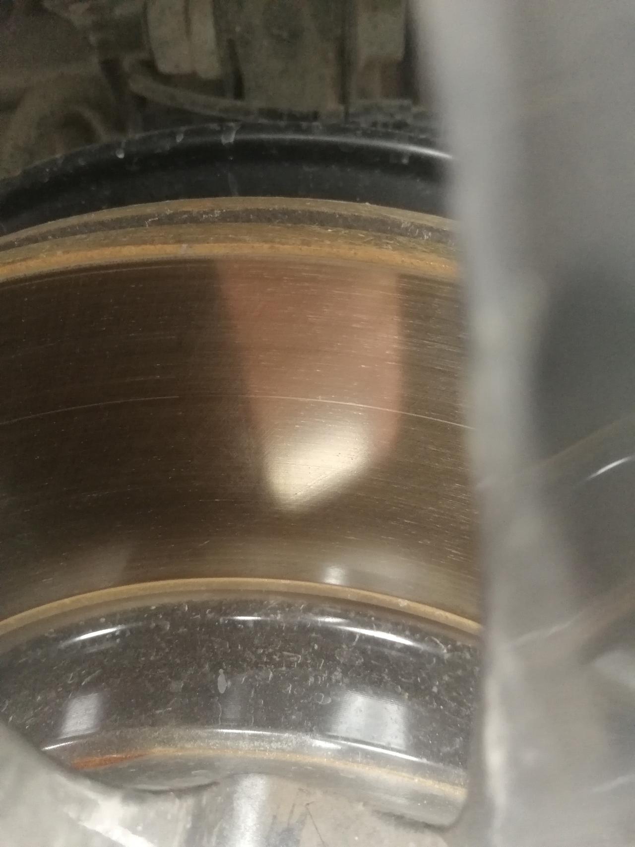 长安CS75 PLUS 昨天洗了车  今天来的时候有异响    看了看刹车盘怎么不光  图下     在线等