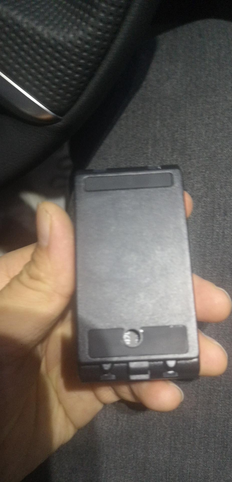 哈弗H6 买的新车，出来这么个东西，在座椅下面了，这是gps么？