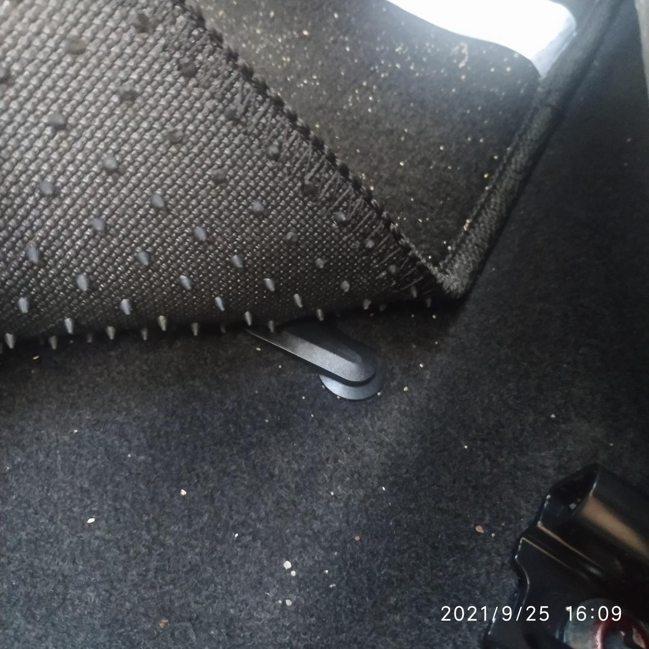 轩逸经典主驾驶原厂脚垫怎么拆开