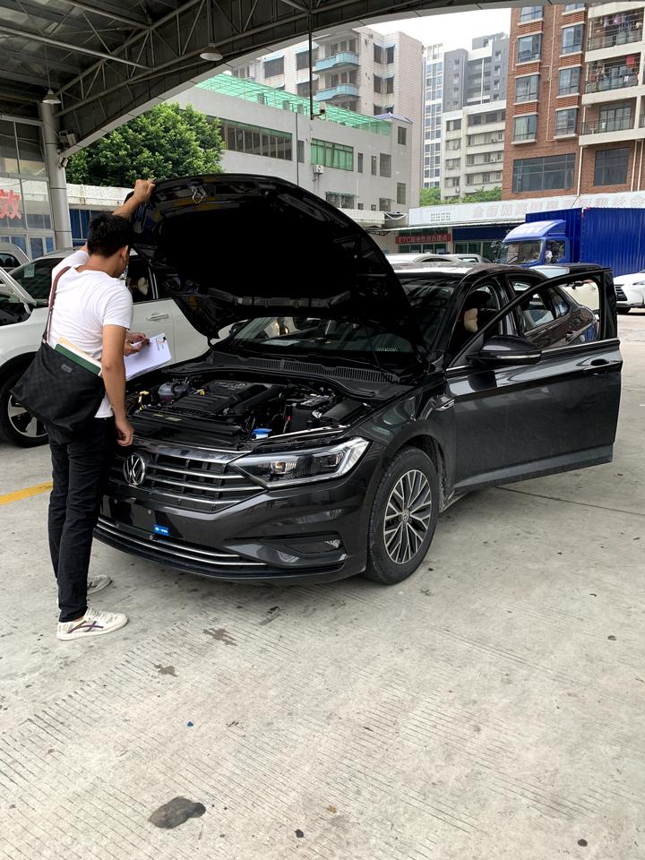 新速腾上坡时1100-1300左右发动机舱有哒哒哒的异响，请问这样正常嚒？有没有同样情况的车友？注：原地踩油不会，高于这