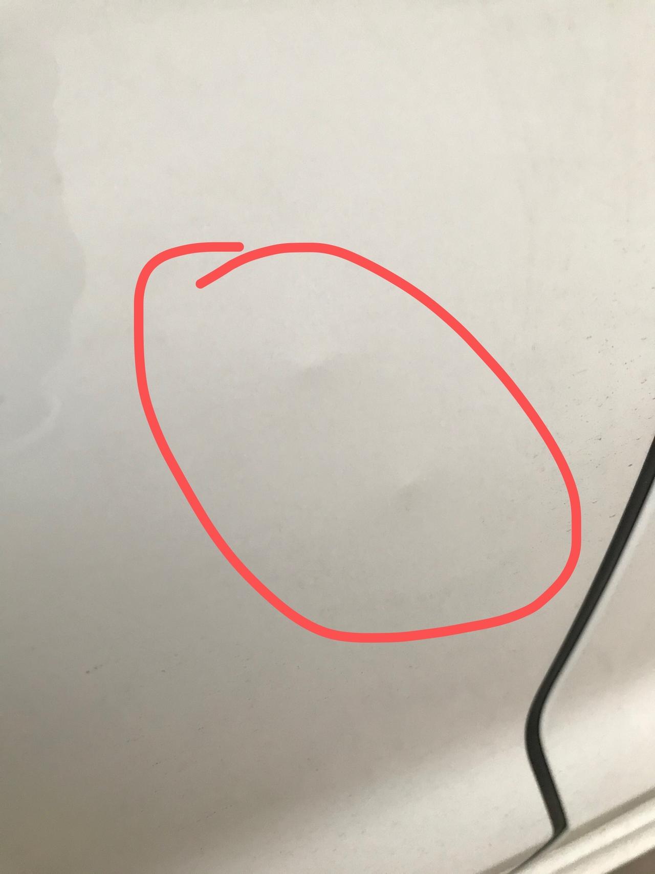 大众宝来车一年了没碰过没喷过漆。出现从里往外突。有遇到过这种情况的吗？这是啥情况？