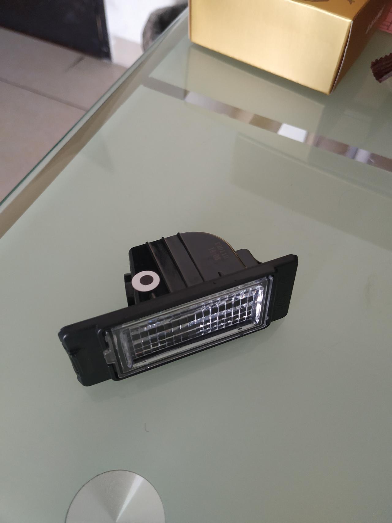 别克威朗 后备箱不知什么时候掉出来这个东西，有车友知道这是什么吗