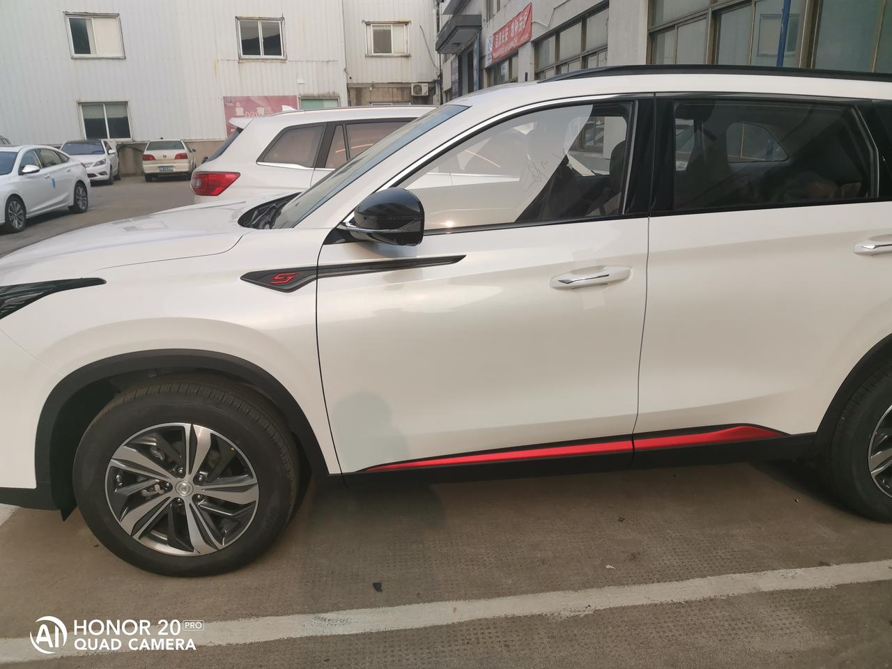 长安CS75 PLUS 75plus1.5高配上面怎么没有转向辅助灯。