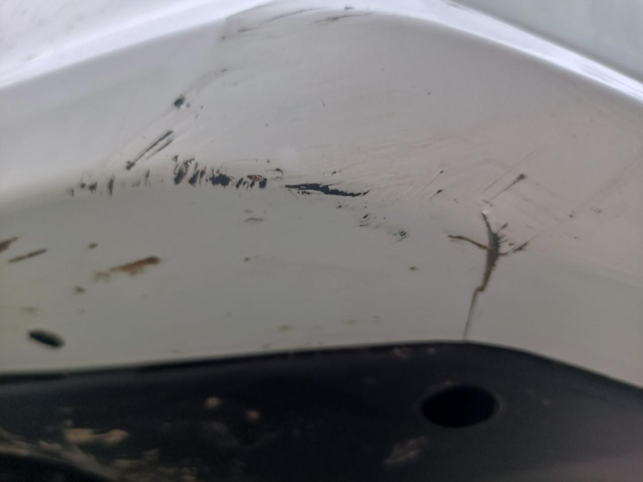 丰田卡罗拉 想问问大家这个该怎么办啊！刚提的车子，感觉要被家里人骂死了，换个这个后板子要多少钱啊