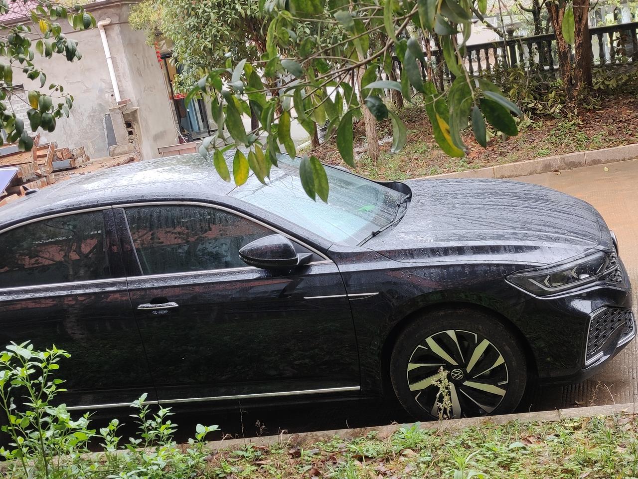 大众帕萨特 新车车漆水珠不滑落好不好？？？？