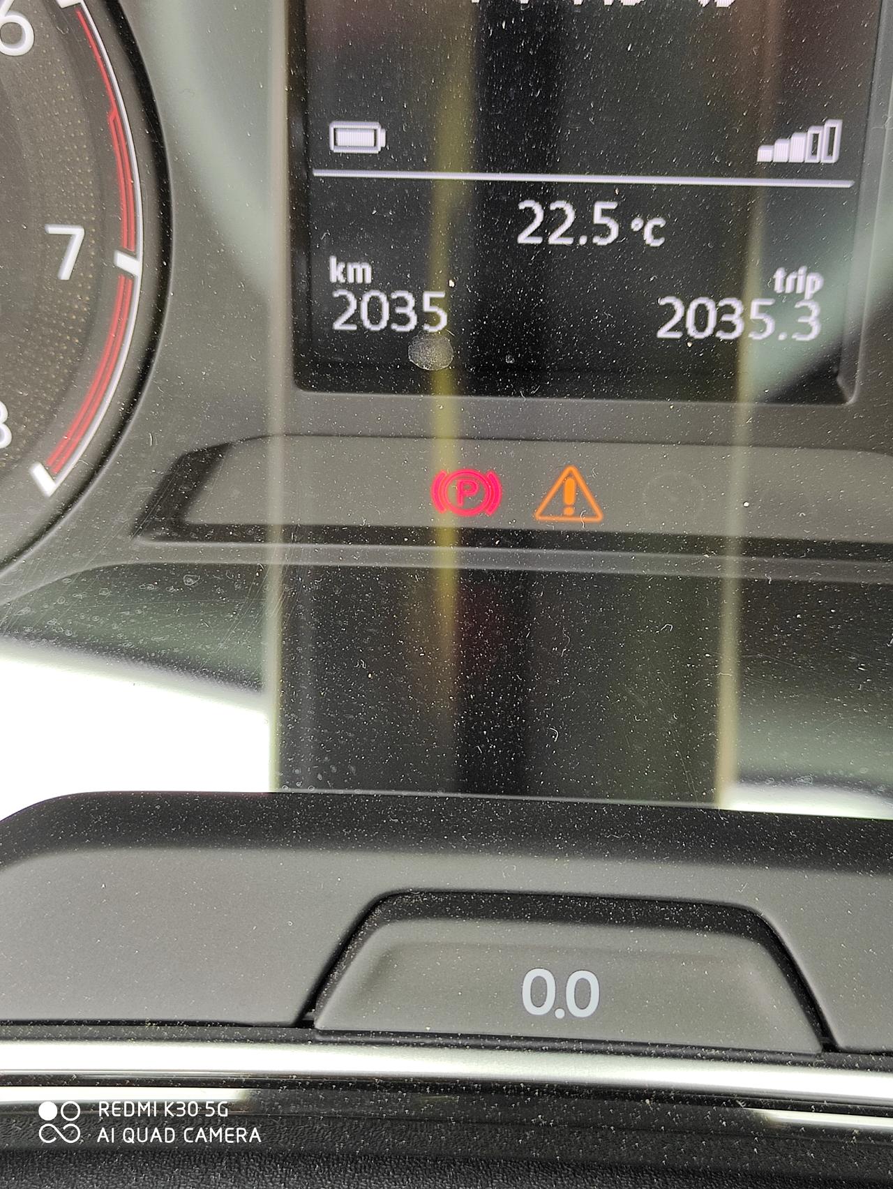 大众速腾 2000km图标亮了，这是什么问题怎么解决，