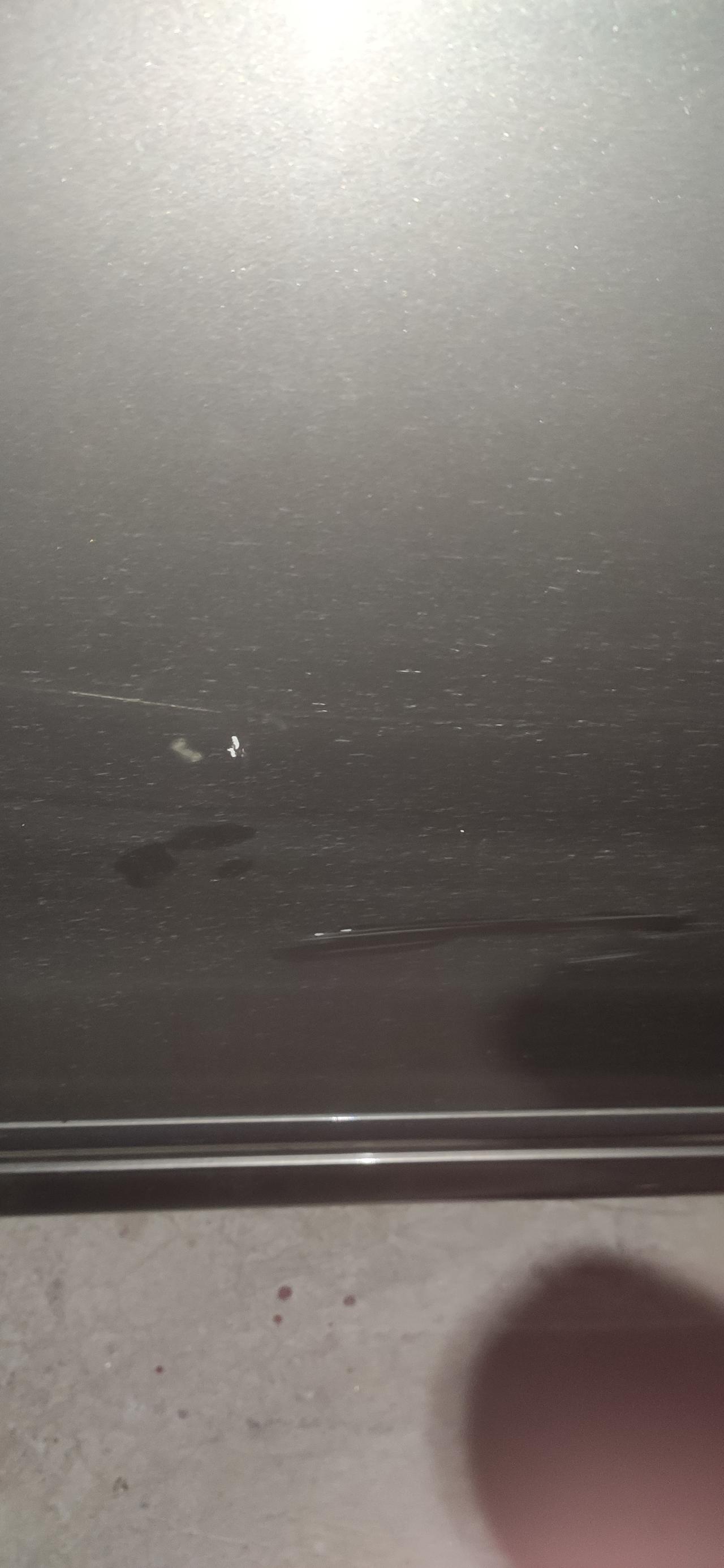 日产轩逸 倒车的时候接电话不注意看后视镜，把车门刮了，这种是需要报保险吗还是自己找店喷漆。有没有大哥指导一下