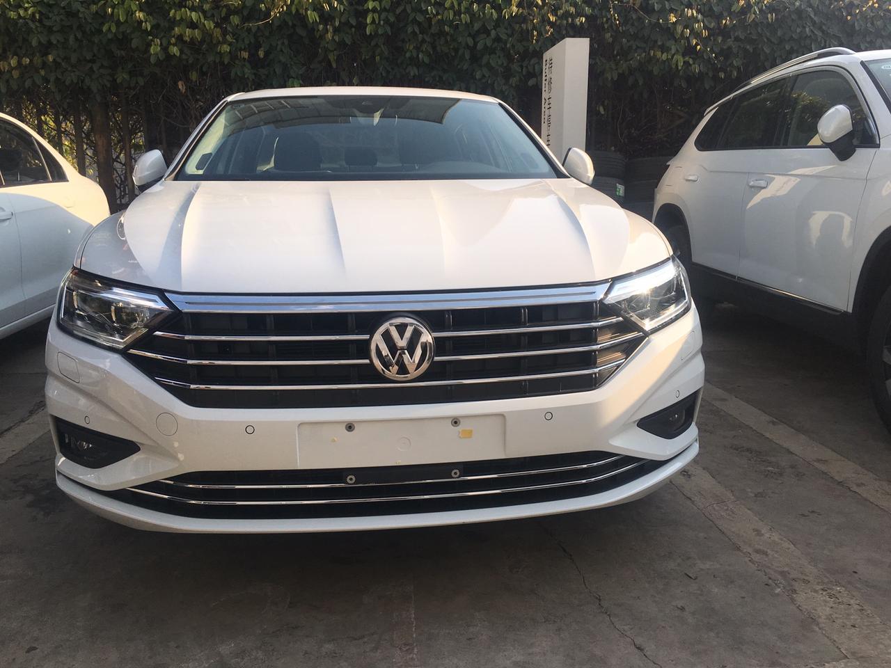 大众迈腾 云南的朋友想买车、想寻价格，留下你的微信。我加你，给你一个最合适的价格！