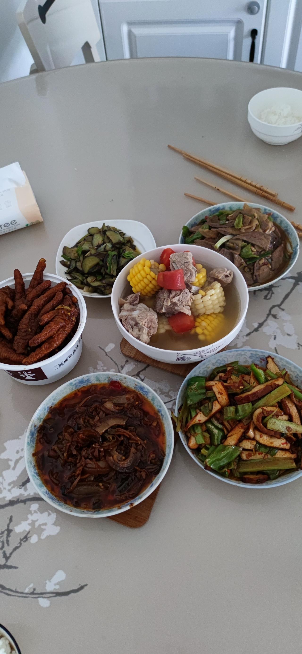 奔驰E级 请问下新款2021奔驰e260l搭配的有48v电机吗？电机这个不好维修吗？