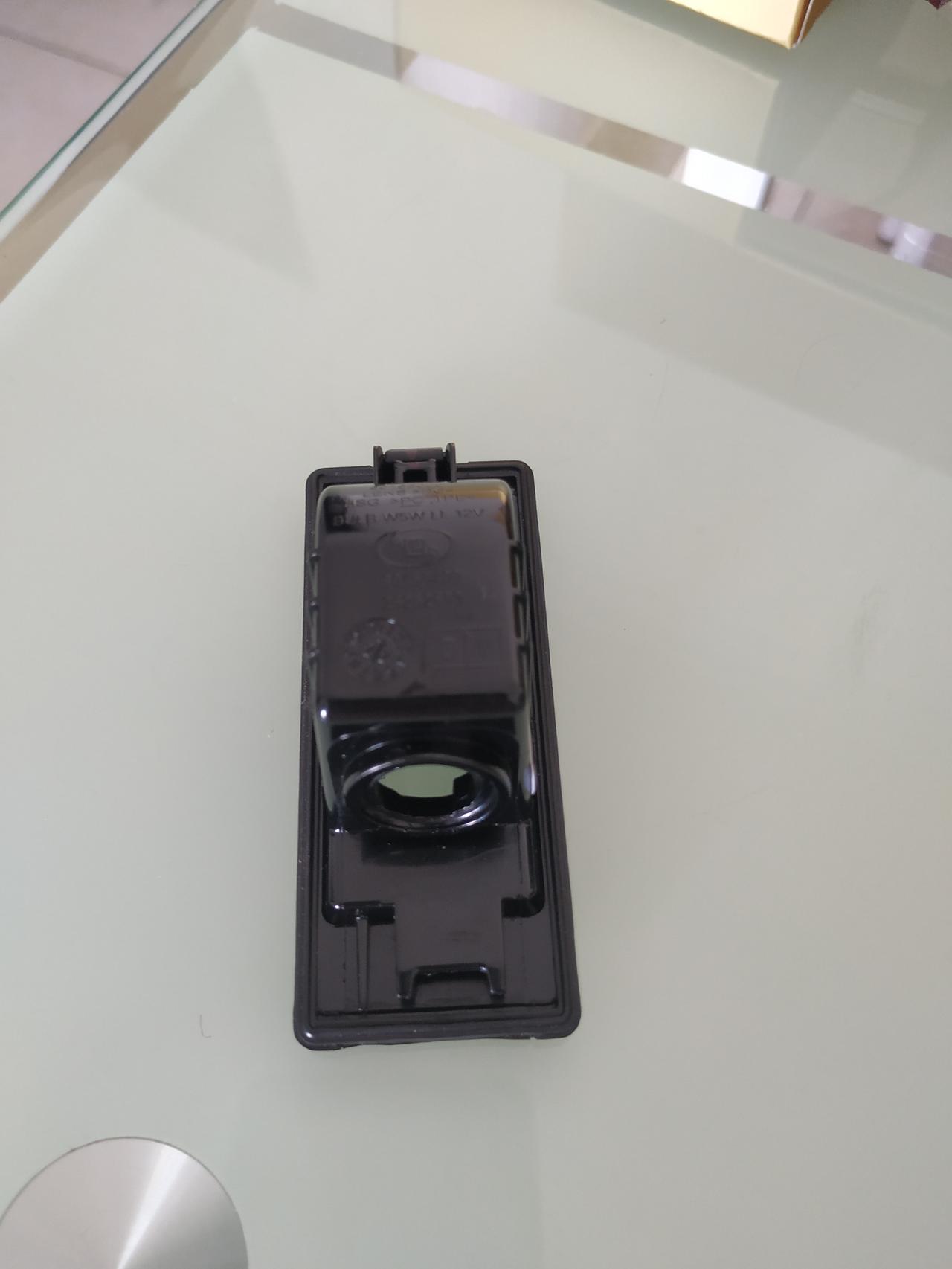 别克威朗 后备箱不知什么时候掉出来这个东西，有车友知道这是什么吗