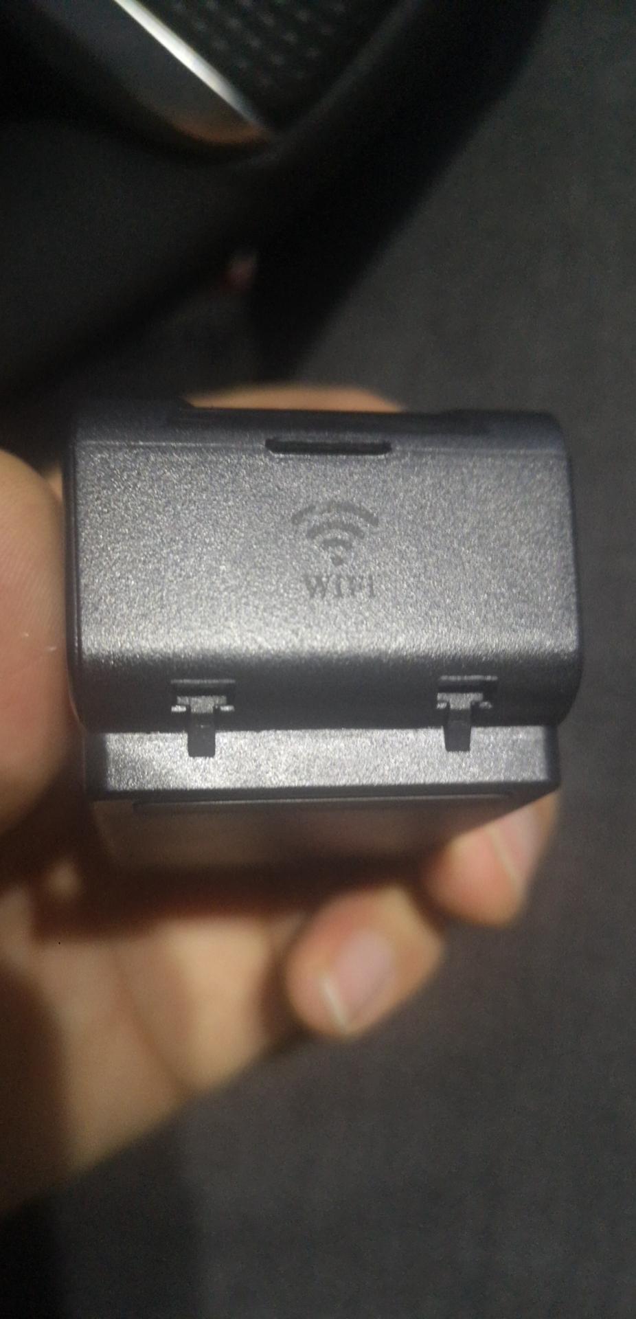 哈弗H6 买的新车，出来这么个东西，在座椅下面了，这是gps么？