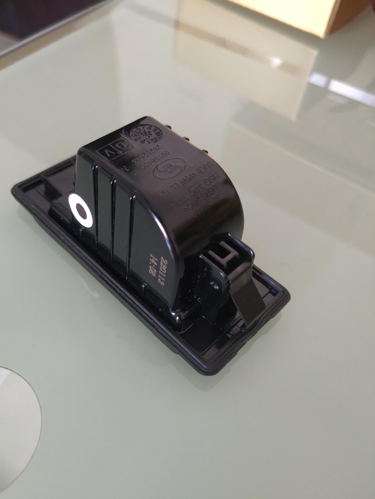 别克威朗 后备箱不知什么时候掉出来这个东西，有车友知道这是什么吗