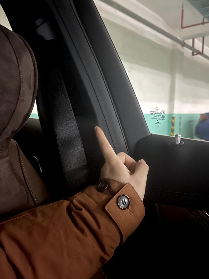 奔驰E级 你们有异响吗21款时尚大标冷车状态下三处异响1 后视镜上的喇叭 有电流声2 主驾驶左后方安全台那个柱  间歇性