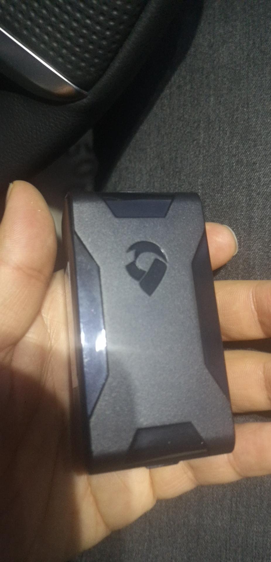 哈弗H6 买的新车，出来这么个东西，在座椅下面了，这是gps么？
