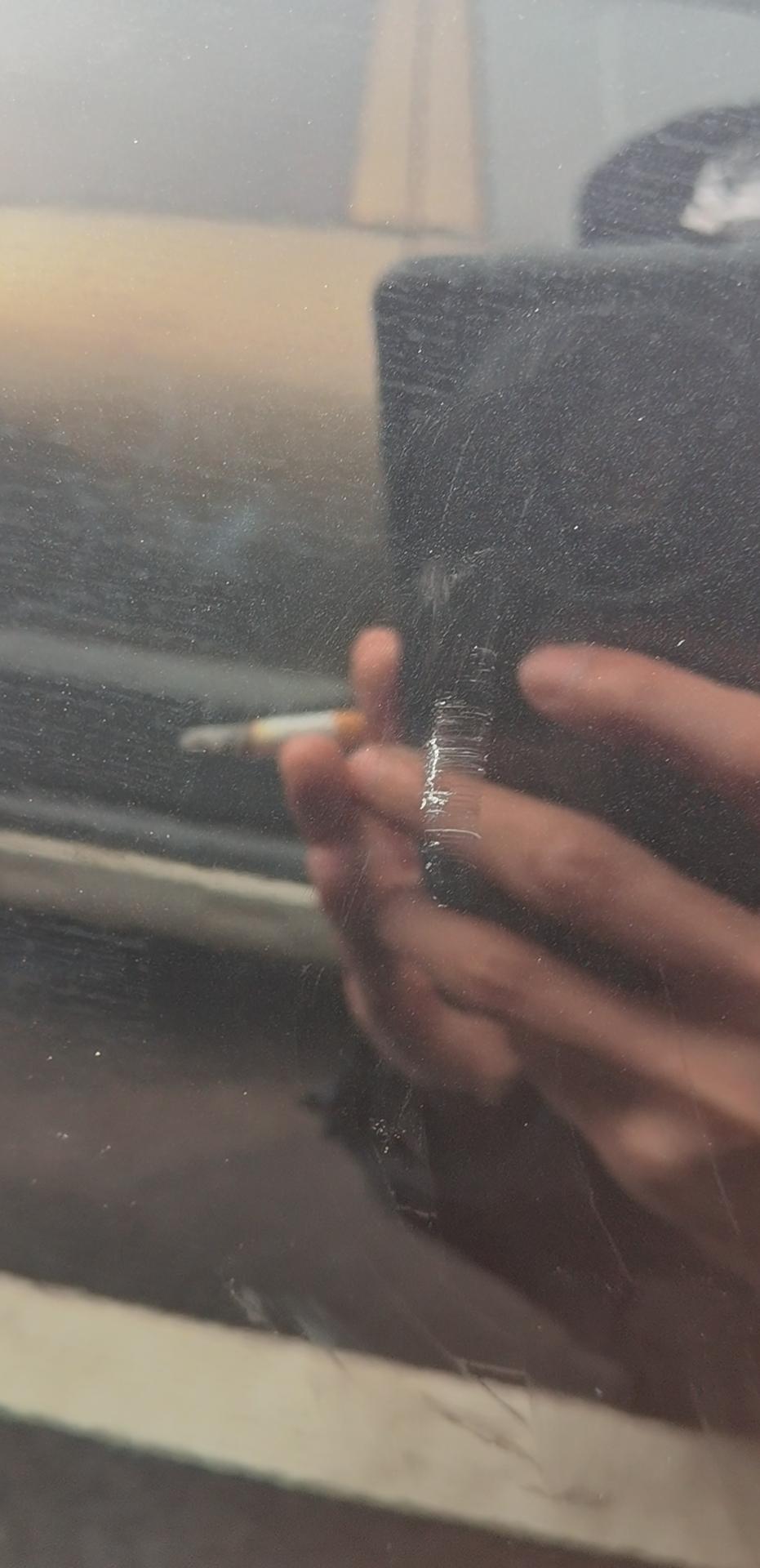 大众帕萨特 我这是被拿一血了吗。。。停的好好的，这是被人开门刮到的吗