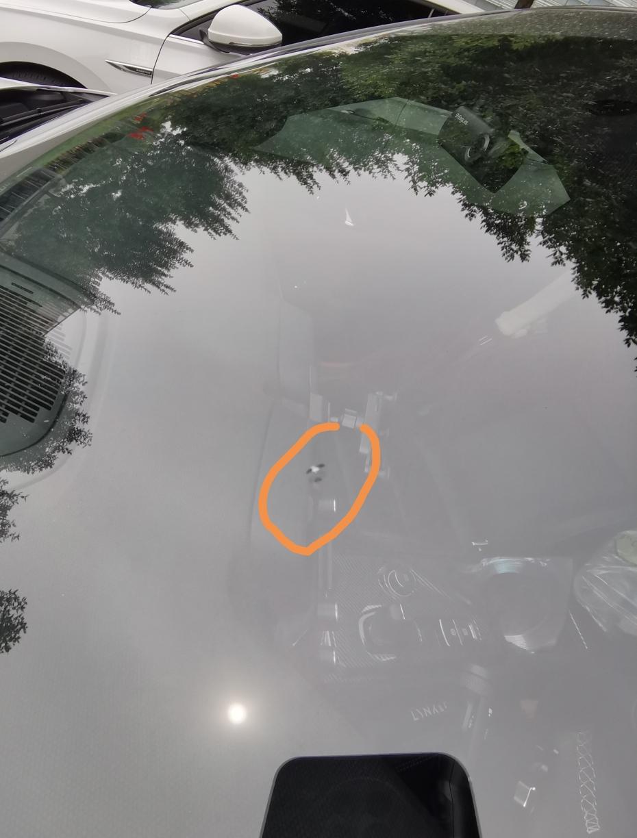 领克03 点背，不知道时候前挡风被砸了一个小坑，没穿透，这种有安全隐患没，能不能修复的？有木有同样情况的车友