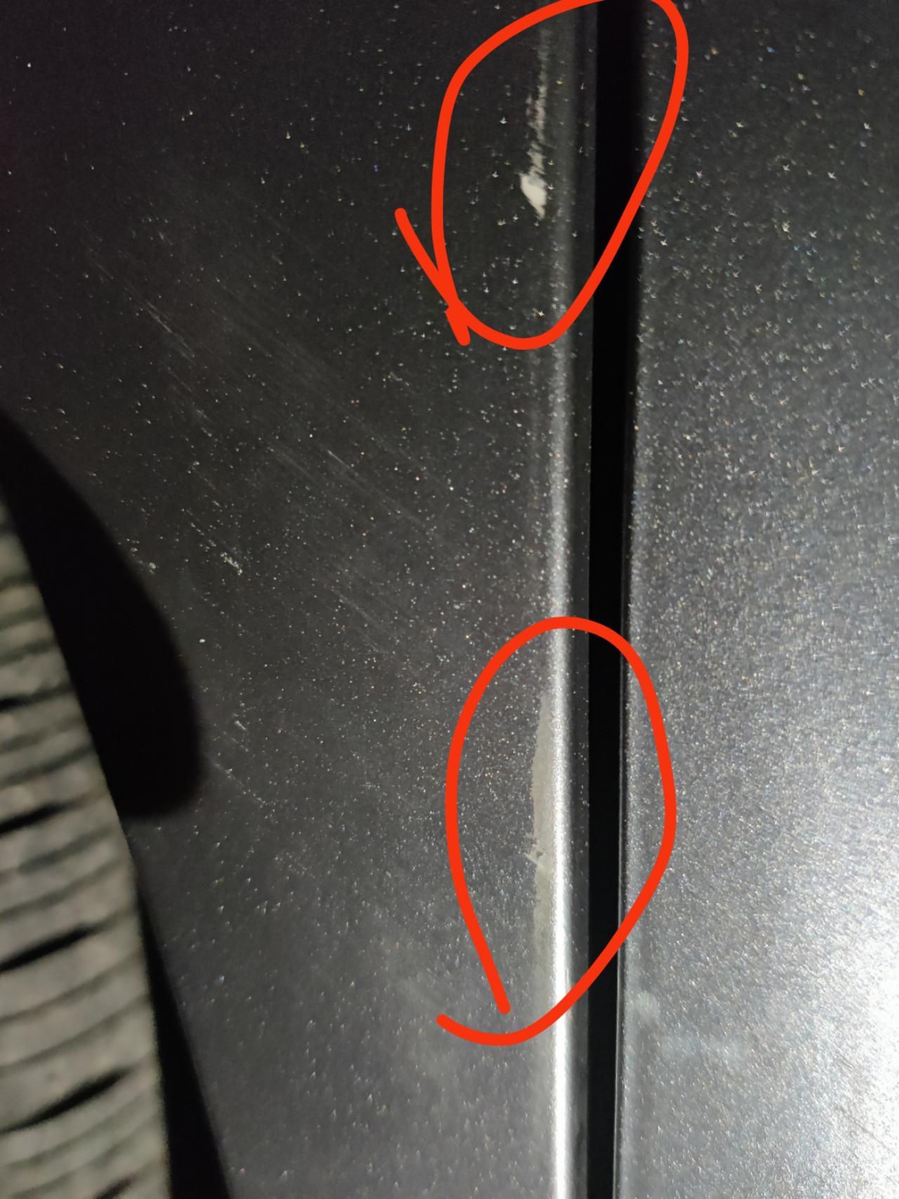 比亚迪秦PLUS DM-i 卧槽一血了，晚上倒车看不清，技术不行 大哥们这俩用不用补漆 漏底漆没有啊 我纯纯的心思真的不