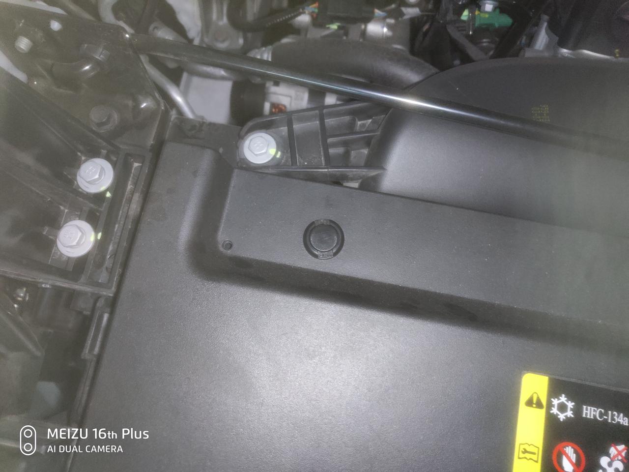 哈弗H6 车友们，这个盖板快拆螺钉怎么取出来呀？买了防虫网打算装上去，结果这螺钉取不出来