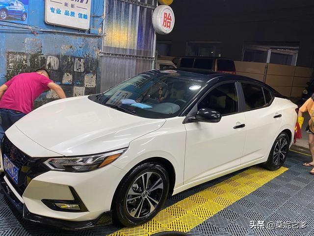 莞深目前21款轩逸悦享版大概什么价格？裸车11.9，购置税1，保险0.5，白色0.2，两年免息服务费0.3，上牌0.03
