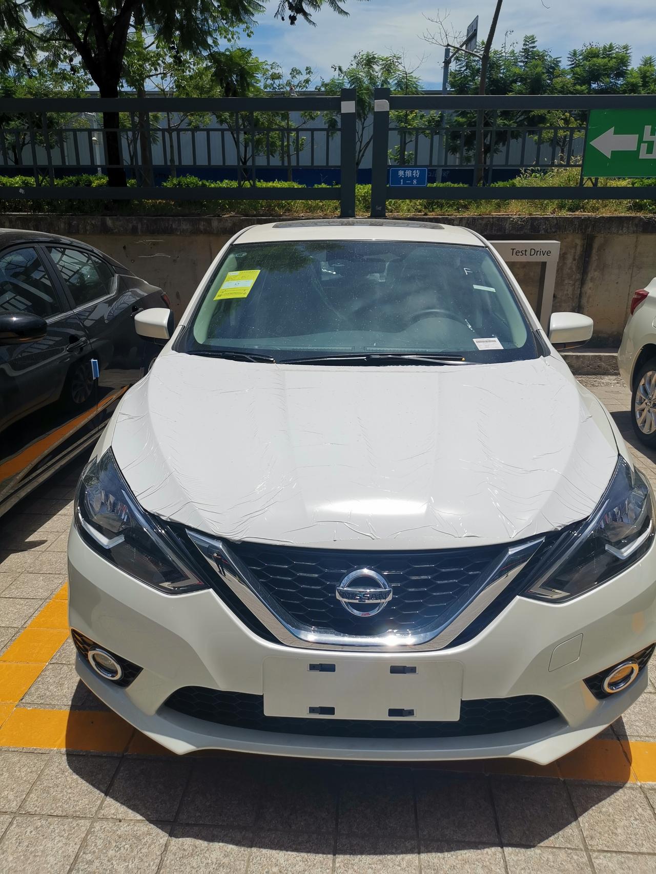 福州—刚刚全款定了轩逸经典豪华珍珠白2021年6月的车，落地11.4万，送了双保，护板，脚垫，倒车雷达，贴膜，自动升窗，