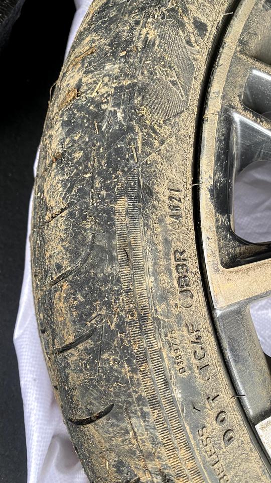 吉利星瑞 提车第三天轮胎爆了这轮胎还能要吗
