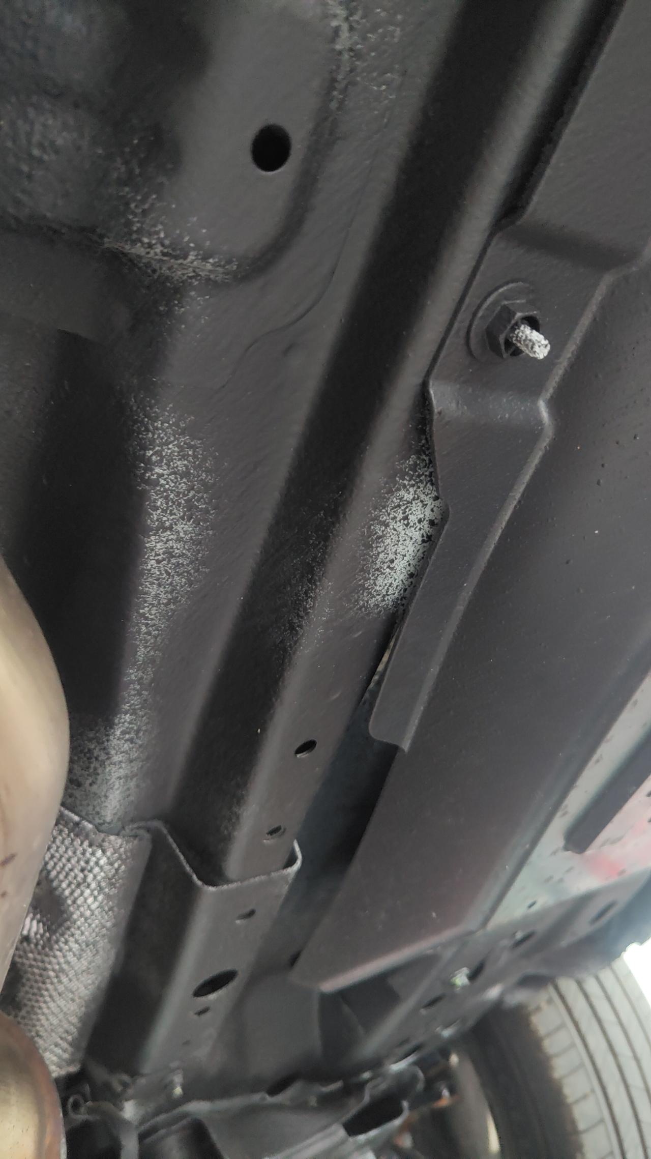 哈弗H6 有给车喷底盘装甲的车主吗？4s店赠送的底盘装甲实在是糊弄事，找销售也不回复。有喷过地盘装甲的车主吗？想问问这个
