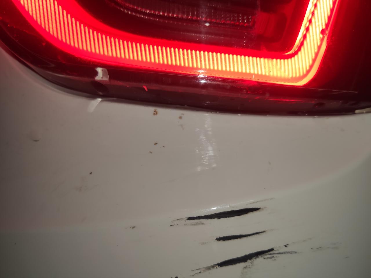 领克03 我车屁股被蹭了 是整体换掉吗 还是补漆？  换掉又大概多少钱？
