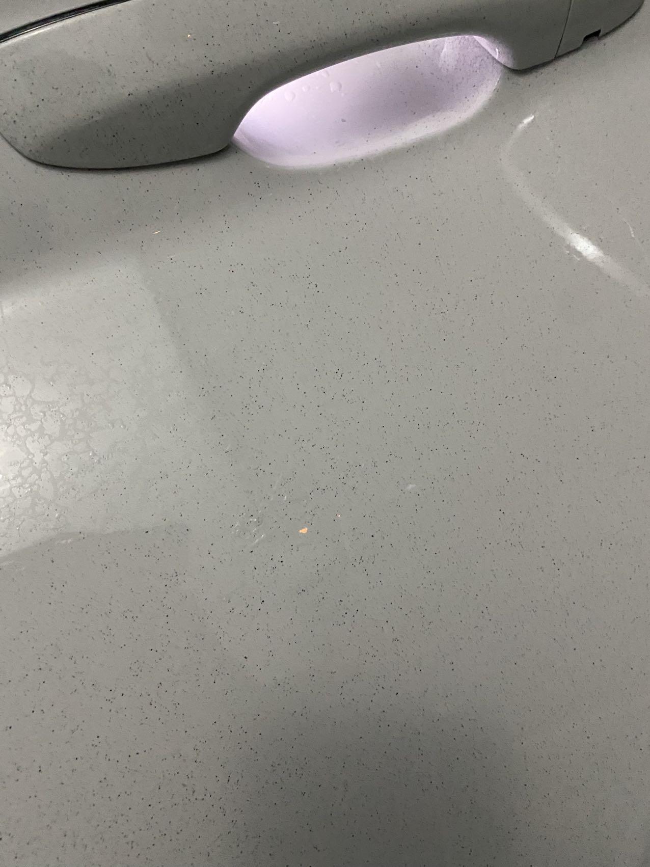 大众速腾 兄弟们 人家补漆的时候从排气扇排到车上的黑色漆怎么祛除啊