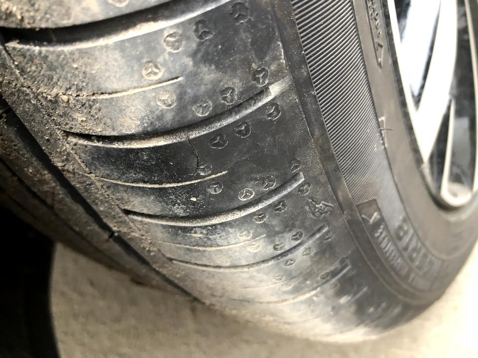 大众帕萨特 这裂痕严重吗？需要换胎吗