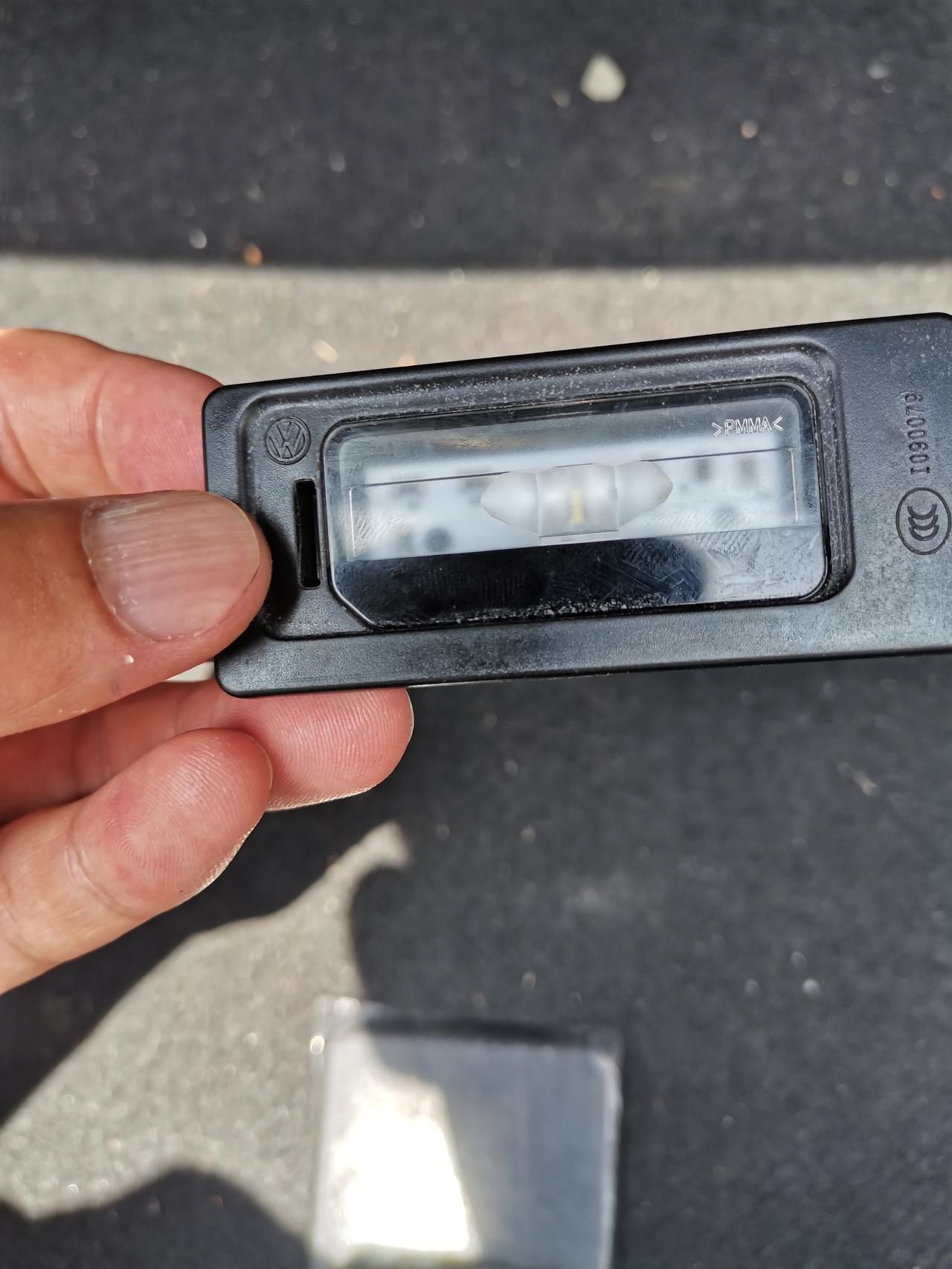 19款速腾舒适版，今天打开后备箱发现这个东西，请问一下这个是装在那里的，不知道什么时候掉的，