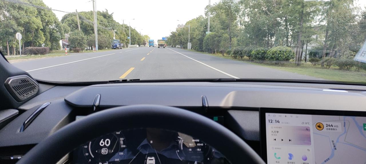领克03 其实感觉没选装5000的轮毂和排气有一点点的后悔，如果去外面自己改排气的话会很贵吗