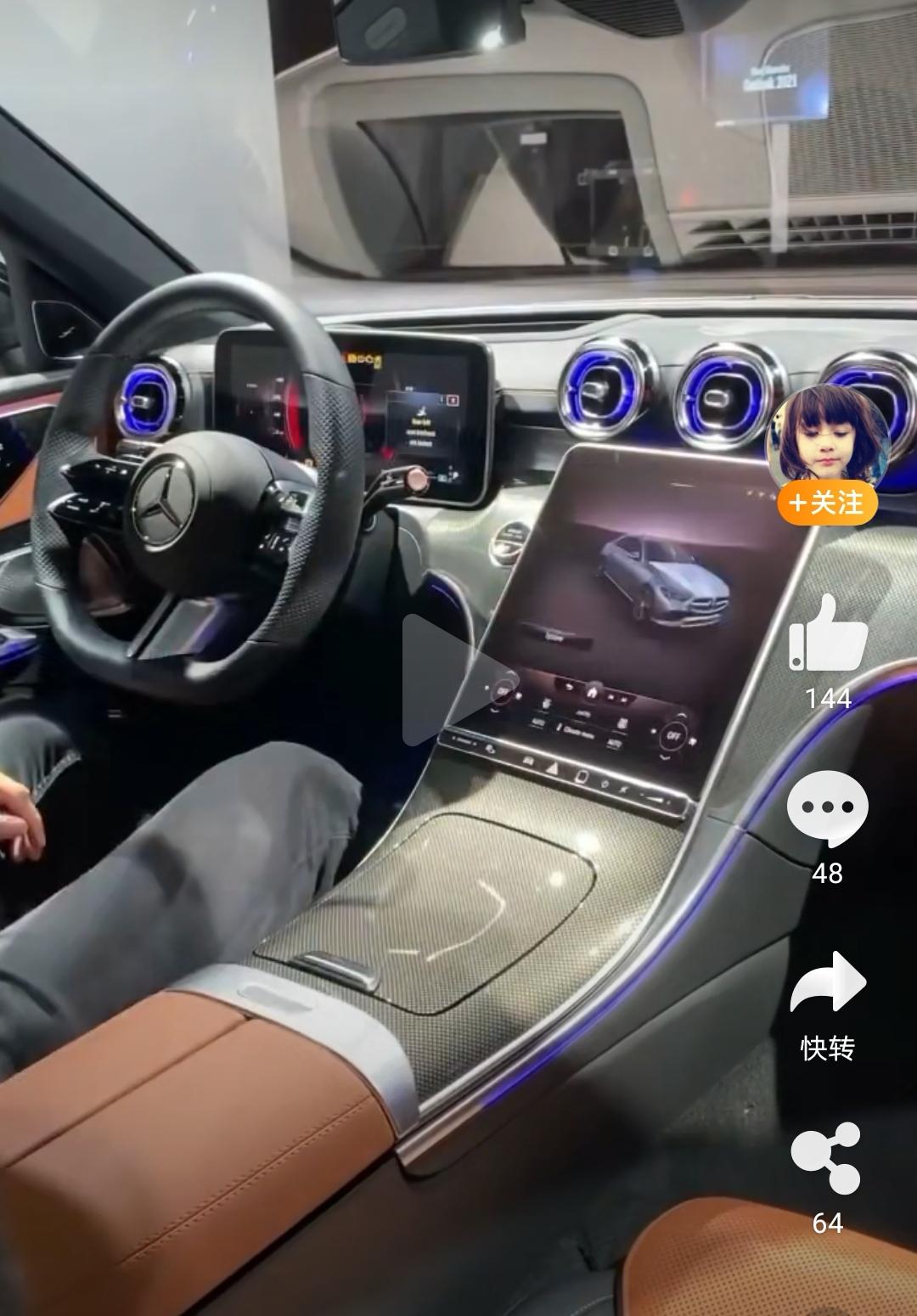 奔驰C级 19款C200L，3万公里。不知道还值多少钱？想换成9月的新款，新款方向盘和大仪表太帅了！