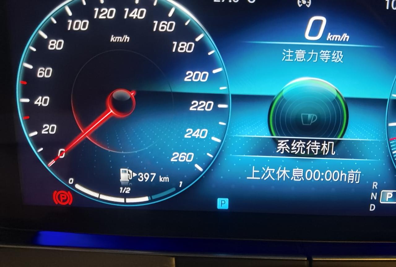 奔驰E级 请问蓝色的P是什么意思？