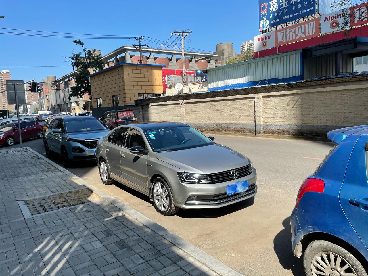 请问2018款速腾想换个行车记录仪，要那种外置的不占用后视镜那种，有什么推荐吗？