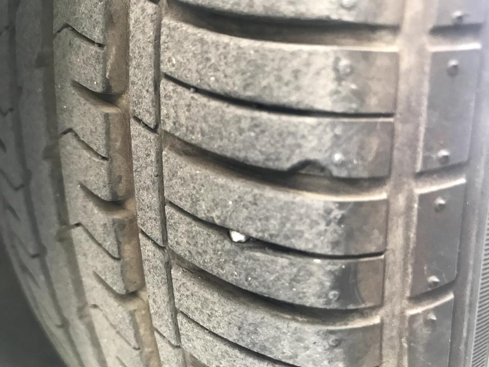 本田思域 开了七个月的新车，4500公里，开车很小心的，这样的轮胎正常吗