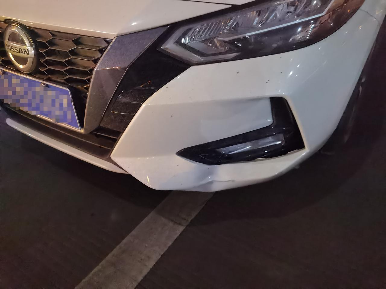 日产轩逸 不到半年就挂彩了，车灯没事，下面的保险杠凹进去了，请问是去4s店报修还是去外面的汽修所修，价格大概多少，车友大