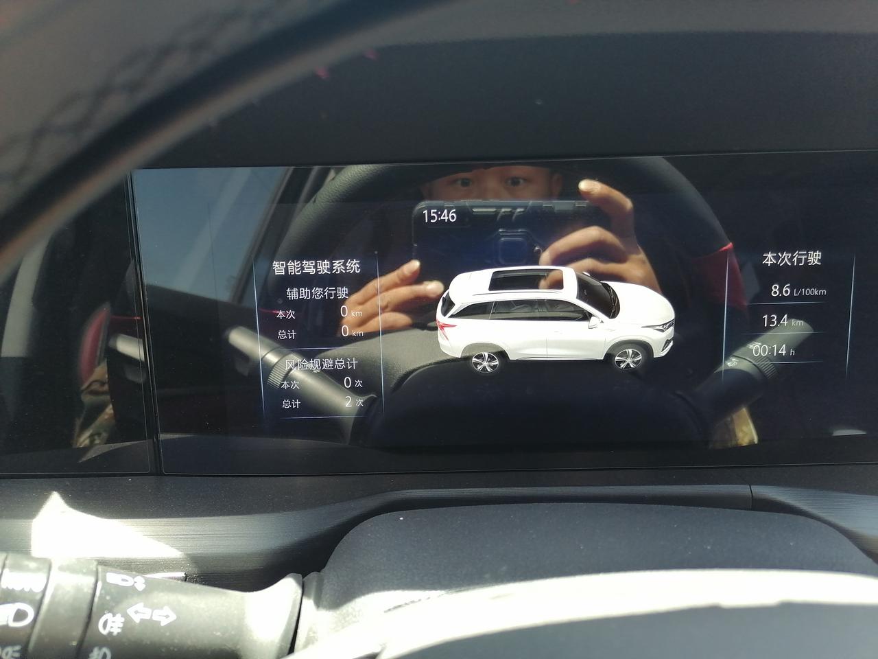 长安CS75 PLUS 本人是今年三月份提的2.0的旗舰版，拉了几次高速油耗稳定在8个左右，基本上都在市区跑（还没首保）