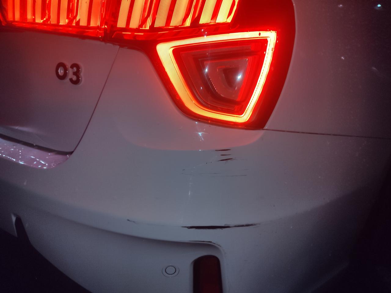 领克03 我车屁股被蹭了 是整体换掉吗 还是补漆？  换掉又大概多少钱？