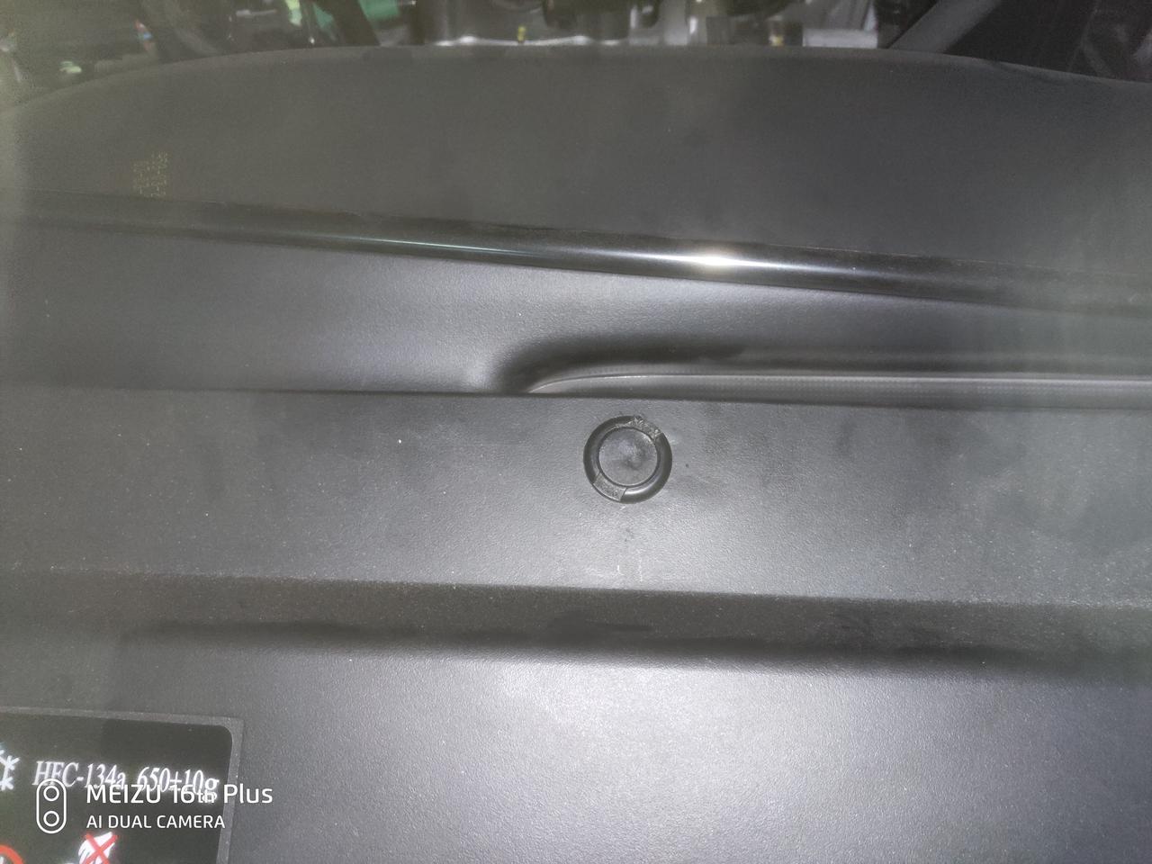 哈弗H6 车友们，这个盖板快拆螺钉怎么取出来呀？买了防虫网打算装上去，结果这螺钉取不出来