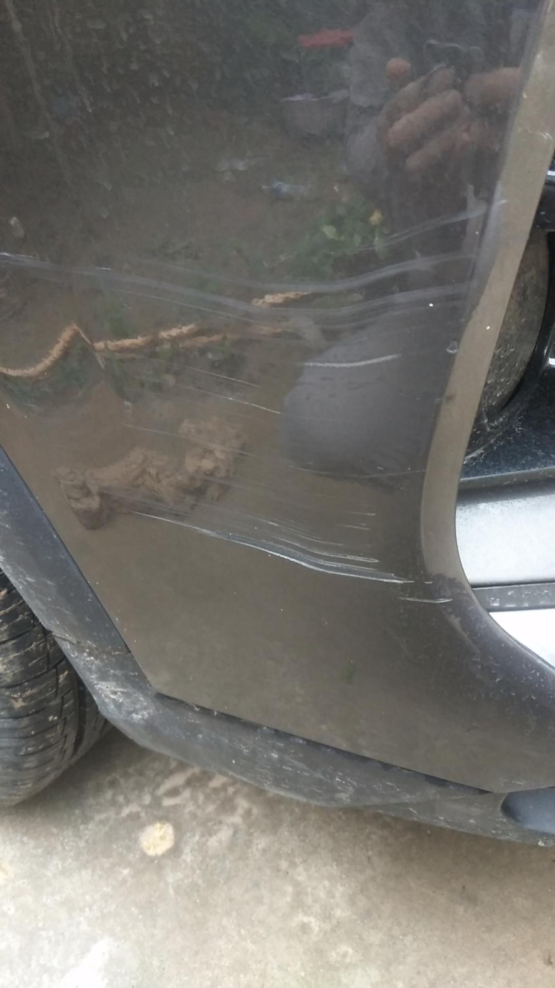 长安CS75 PLUS 车友们问一个问题，今天在红绿灯路口跟大货车同时左转弯，被大货车刮擦了，回来才发现，怎么处理，给个