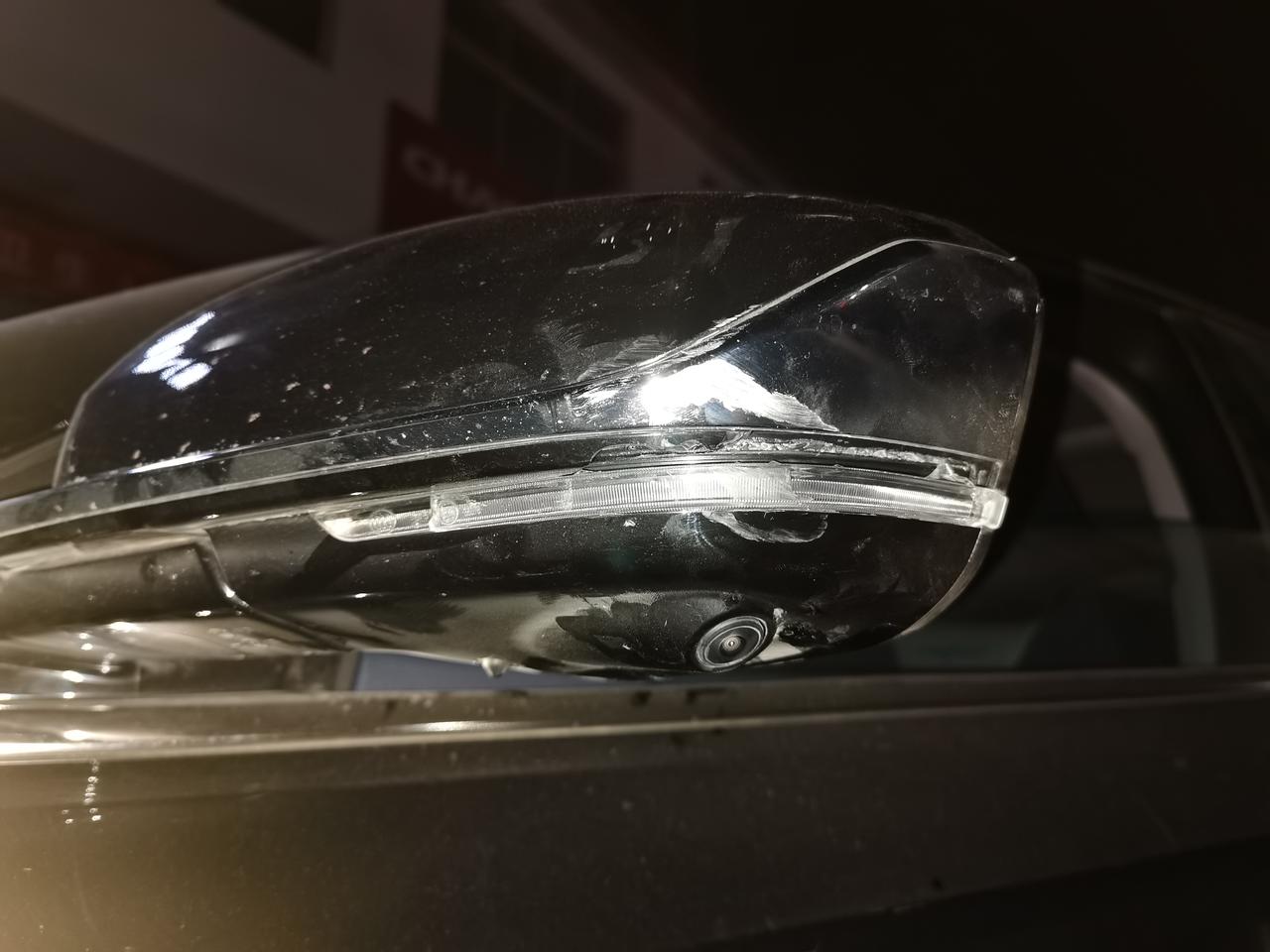 吉利星瑞 问一下各位大佬，左后视镜被三轮车给刮了，黑色的壳子坏了，但是不影响正常使用，想问一下换个后视镜总成得多少钱