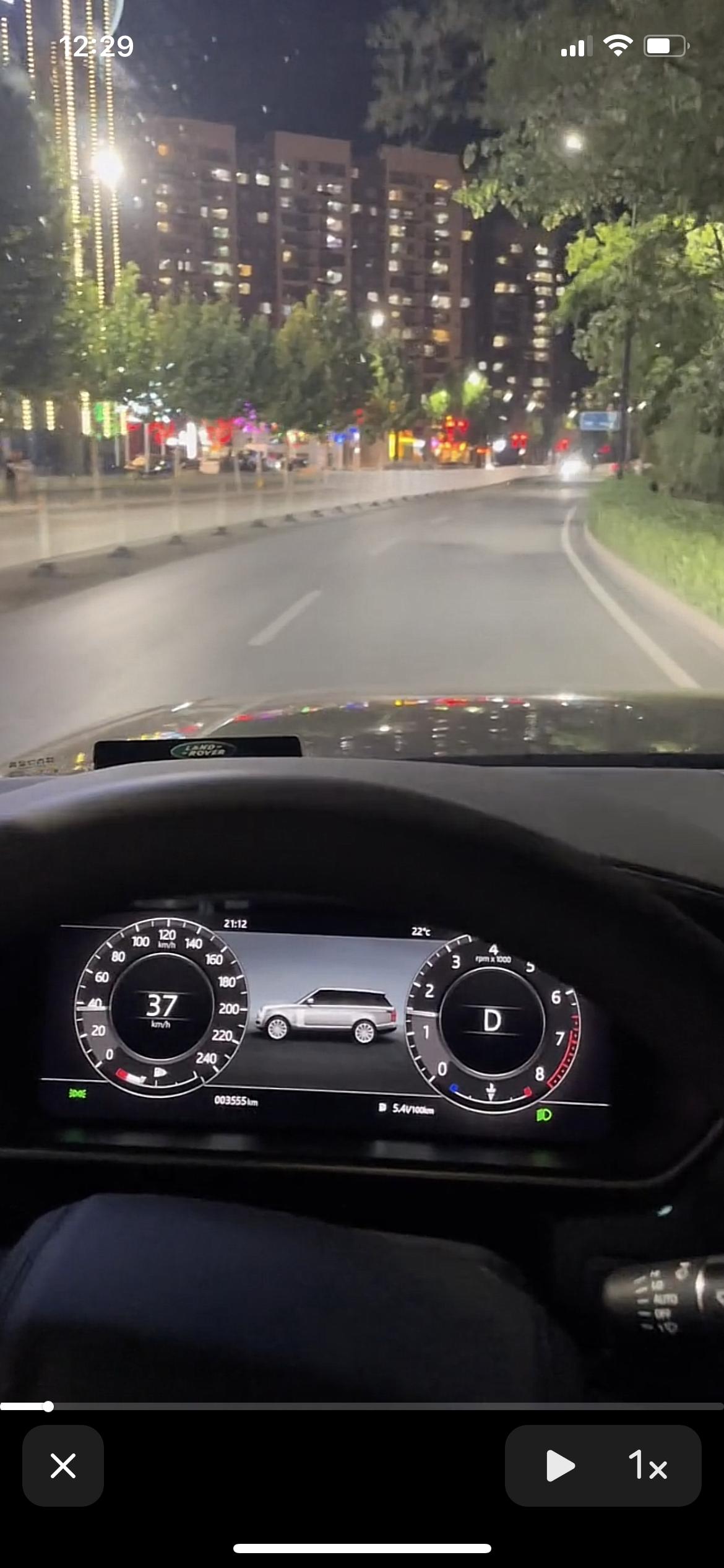 路虎揽胜 大佬们请问这是什么车，哪一款，为什么我看图片感觉不太一样