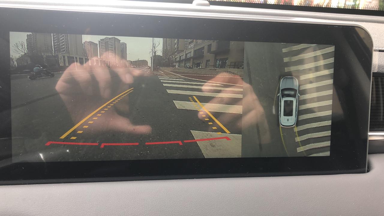 捷途X70 PLUS 屏幕卡住了，怎么点都点不动，是怎么回事，才买来半个月是什么原因造成的？