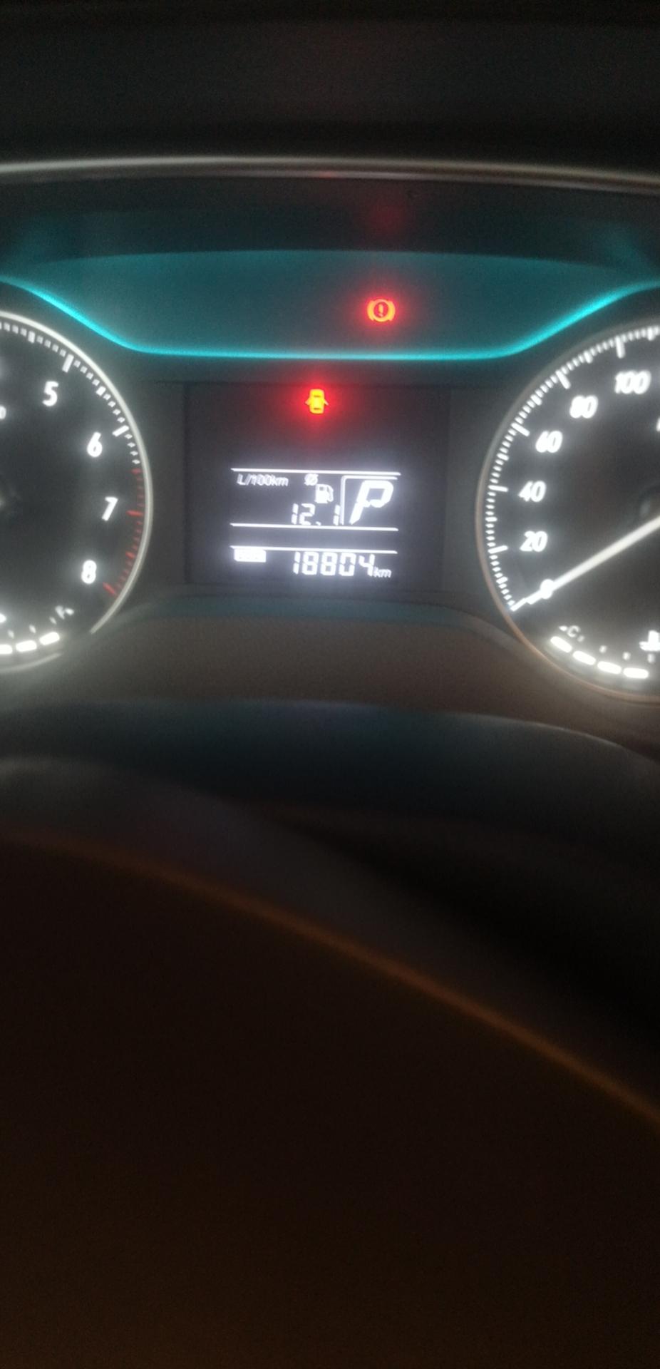 我车19年英朗，现在开是百公里油耗12个
