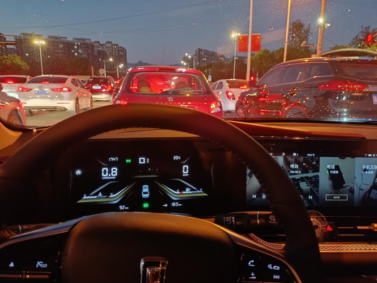 兄弟们，请问把后面奔腾B70几个字扣了，交警管吗？会不会和比亚迪一样，后面的汉字是车标。