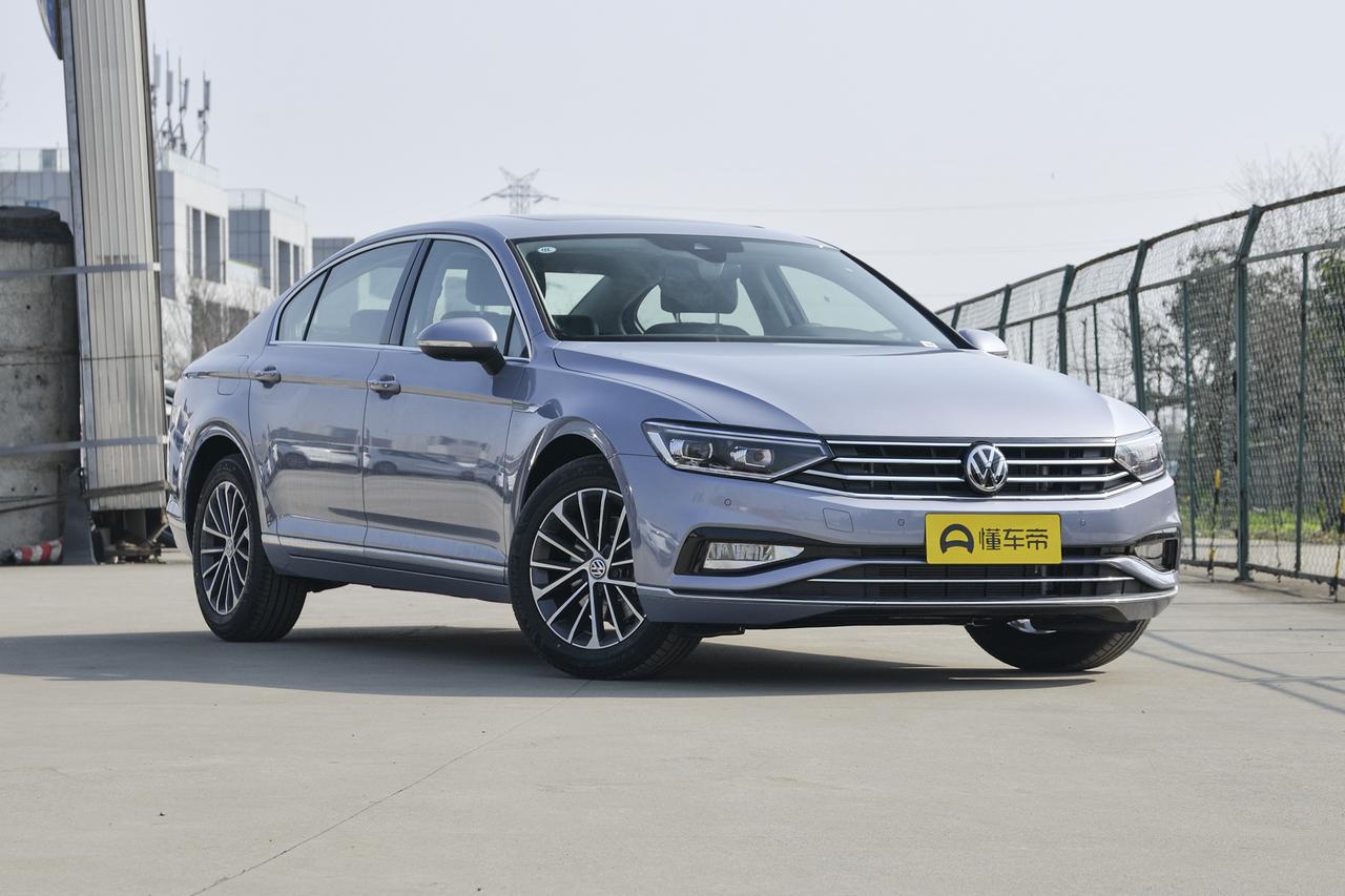 大众Polo 四年四万公里的1.4手动挡polo还能卖多少。有轻微划痕。想换380迈腾海豚灰