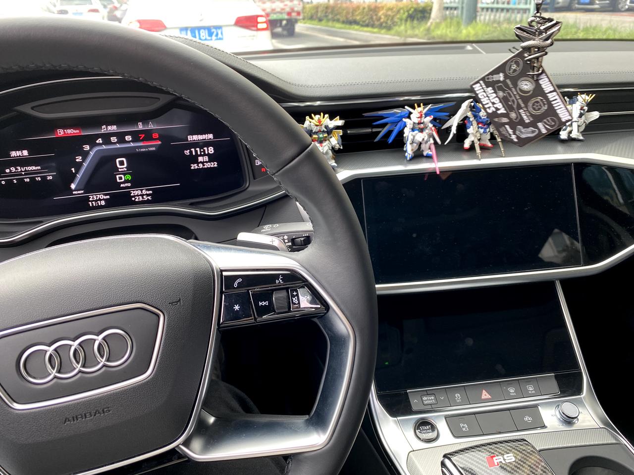 奥迪A6(进口) 2000km  车机黑了2次 大概1分半重启。各位也有这个情况吗（a6 avant）