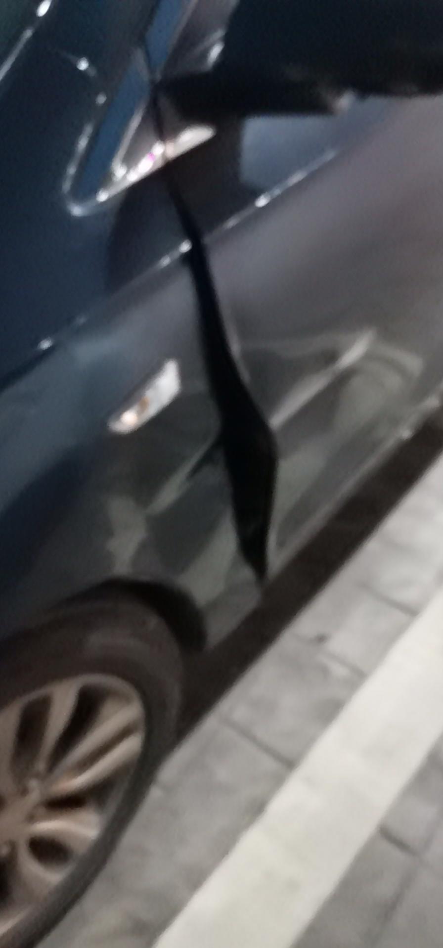 别克英朗 提车11个月，车门刮电线杆，报了保险，这个样的是去私人维修店还是4S店靠谱？